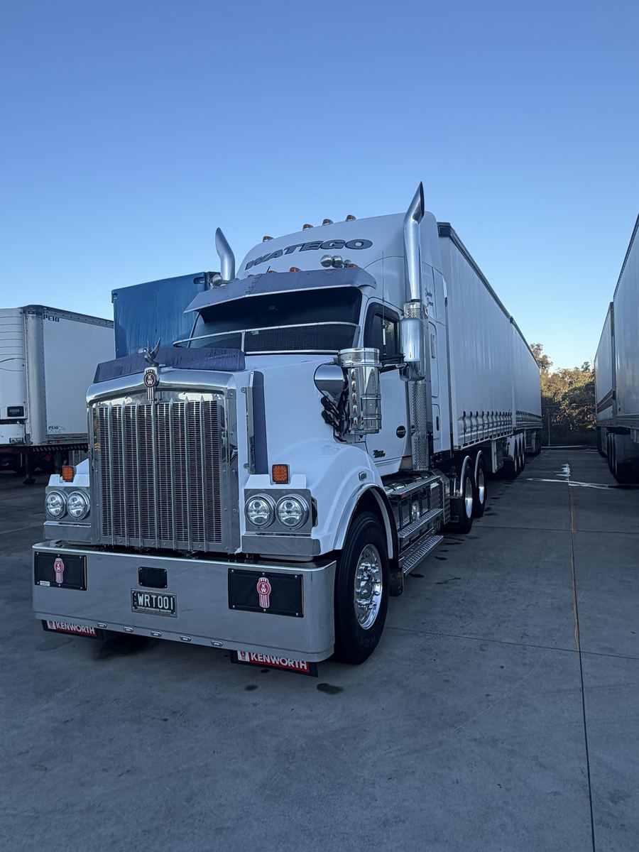 Detailed white Kenworth prime mover, Watego