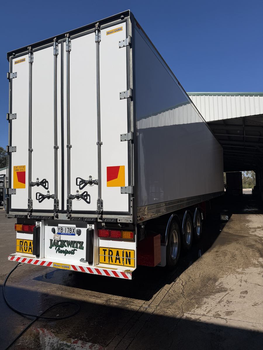 Detailed trailer rear doors, Jackwitz Transport